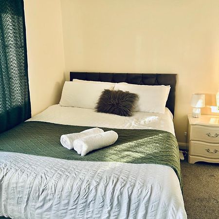 Longstay Town Centre 4 Bedroom House, Rochester With Free Parking & Garden For Contractors Strood Eksteriør bilde